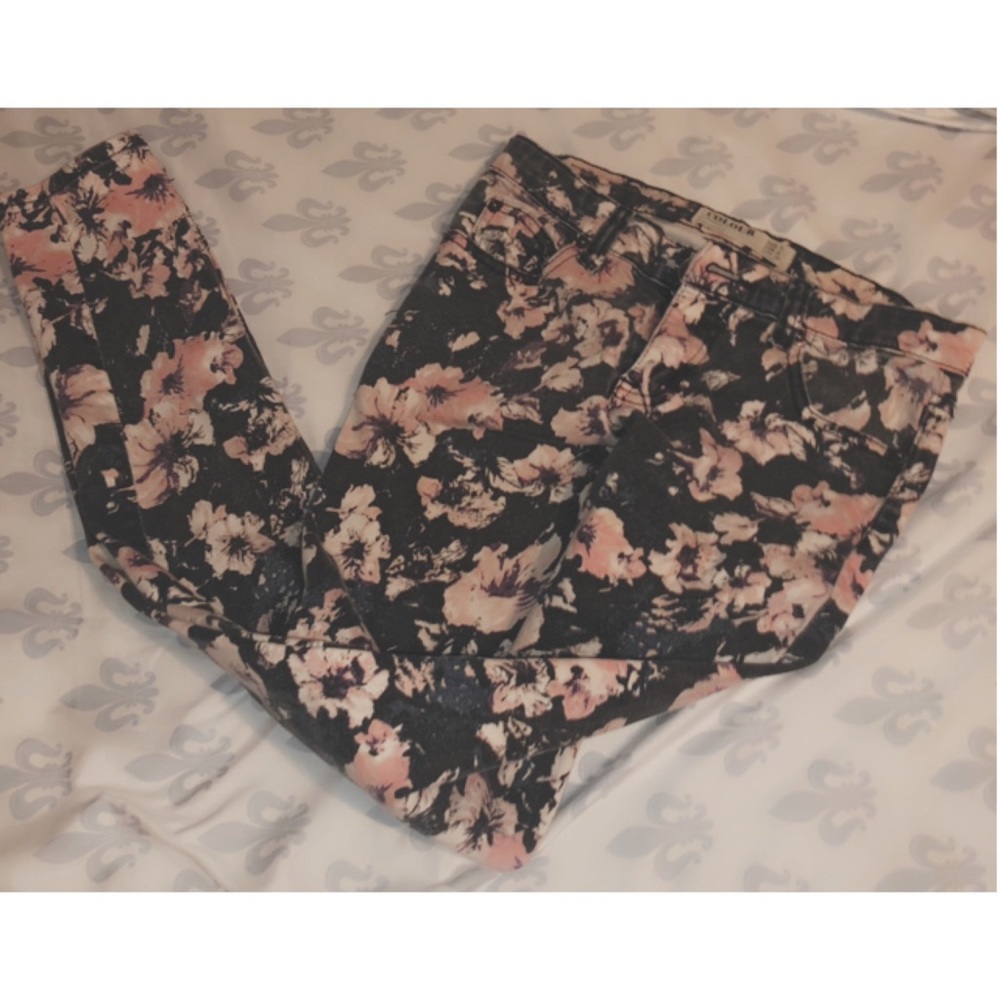 Flowerful  Skinny Jeans for this spring & summer!